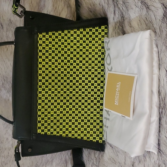 MICHAEL KORS☆ Whitney MD Checkerboard satchel. - Picture 6 of 10